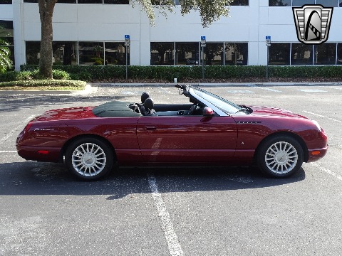 2004 Ford Thunderbird image 24