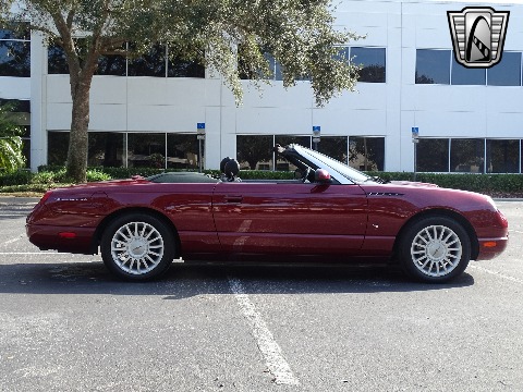 2004 Ford Thunderbird image 25