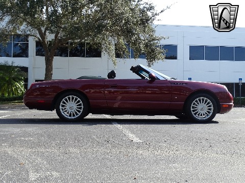 2004 Ford Thunderbird image 26