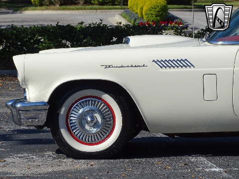 1957 Ford Thunderbird image 34