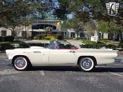1957 Ford Thunderbird image 13