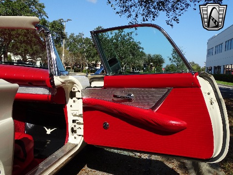 1957 Ford Thunderbird image 120