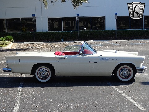 1957 Ford Thunderbird image 24