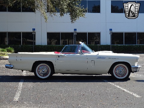 1957 Ford Thunderbird image 25