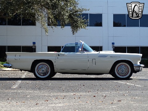 1957 Ford Thunderbird image 26