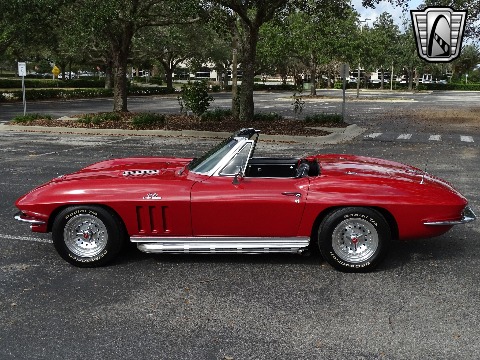 1966 Chevrolet Corvette image 12