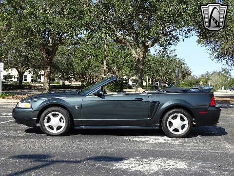 1999 Ford Mustang image 13
