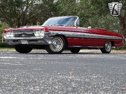 1961 Oldsmobile Starfire image 3