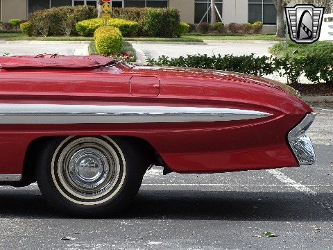 1961 Oldsmobile Starfire image 36