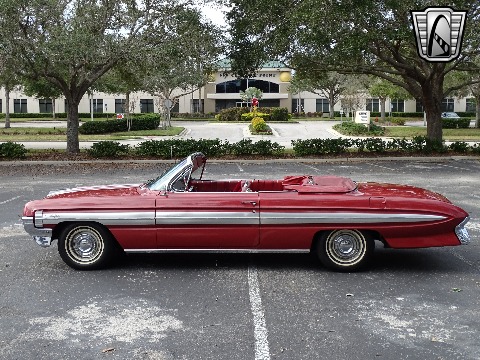 1961 Oldsmobile Starfire image 12