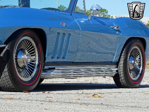 1965 Chevrolet Corvette image 13