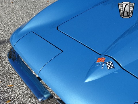 1965 Chevrolet Corvette image 14