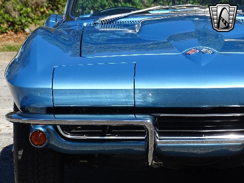 1965 Chevrolet Corvette image 10