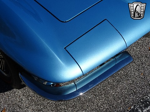 1965 Chevrolet Corvette image 15