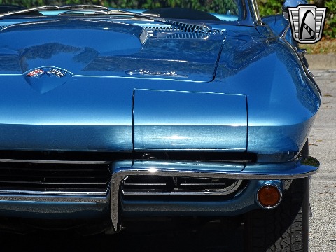 1965 Chevrolet Corvette image 11