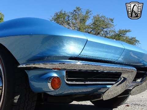 1965 Chevrolet Corvette image 16