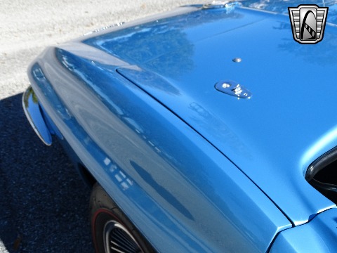 1965 Chevrolet Corvette image 21