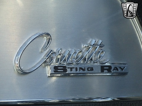 1965 Chevrolet Corvette image 26