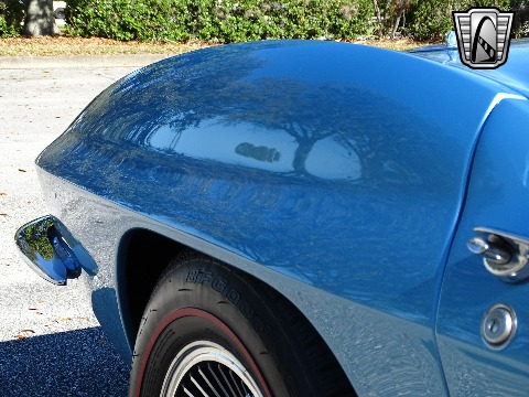1965 Chevrolet Corvette image 22
