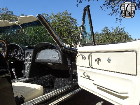 1967 Chevrolet Corvette image 110