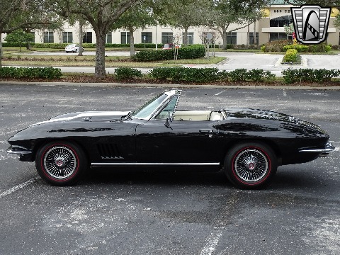 1967 Chevrolet Corvette image 12