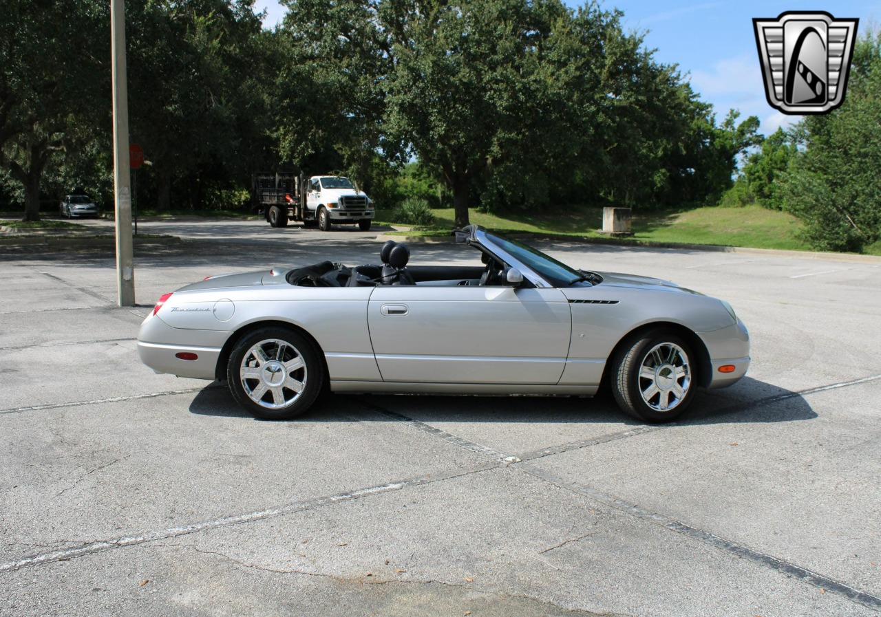 2004 Ford Thunderbird 12