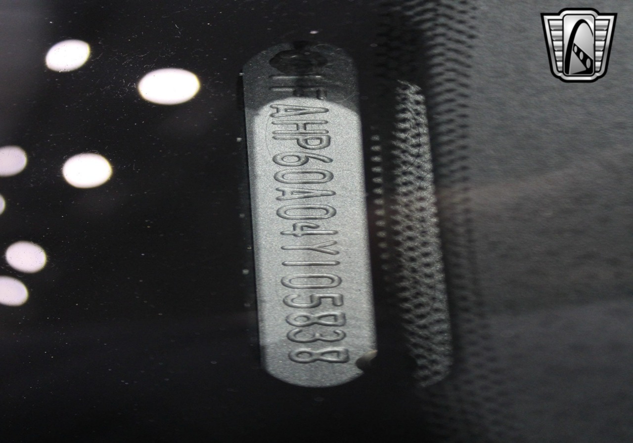 2004 Ford Thunderbird 31