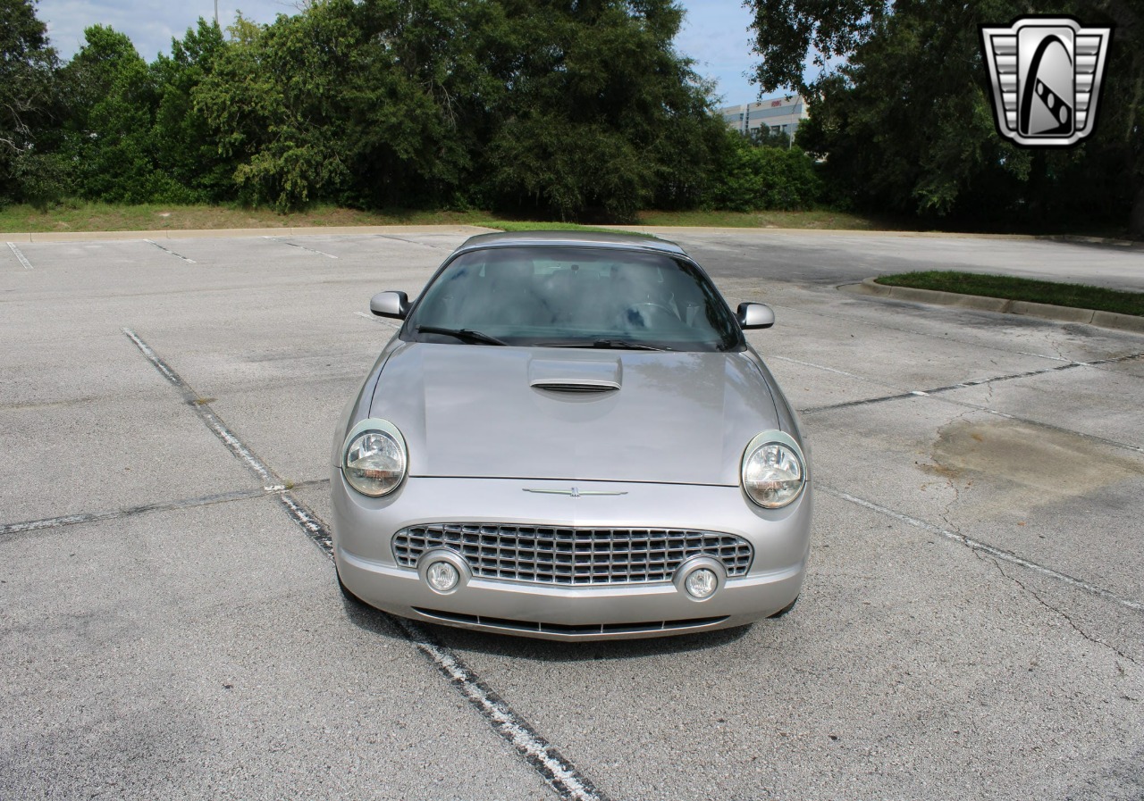 2004 Ford Thunderbird 32