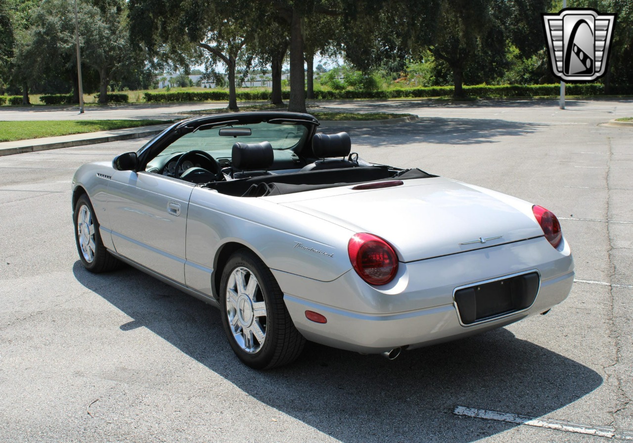 2004 Ford Thunderbird 16