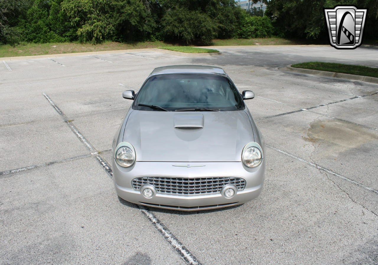 2004 Ford Thunderbird 33