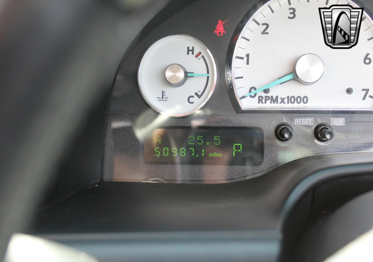 2004 Ford Thunderbird 20