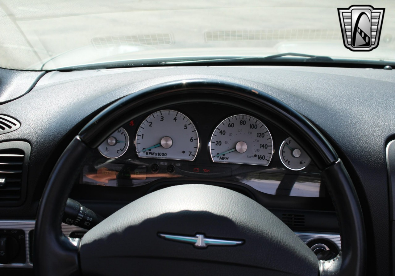 2004 Ford Thunderbird 21