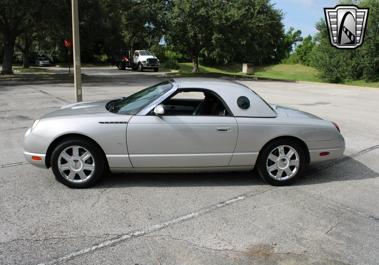 2004 Ford Thunderbird 3