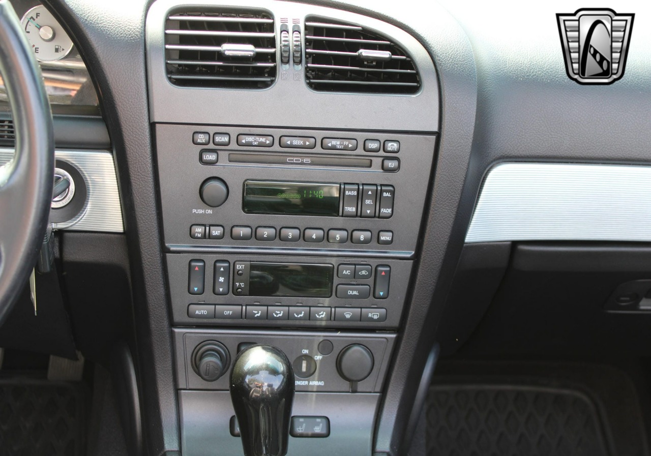 2004 Ford Thunderbird 22