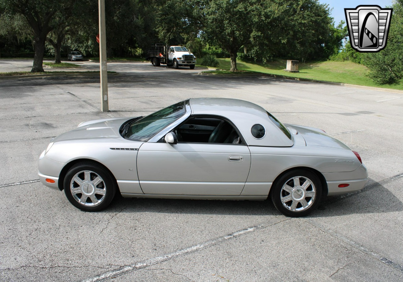 2004 Ford Thunderbird 36