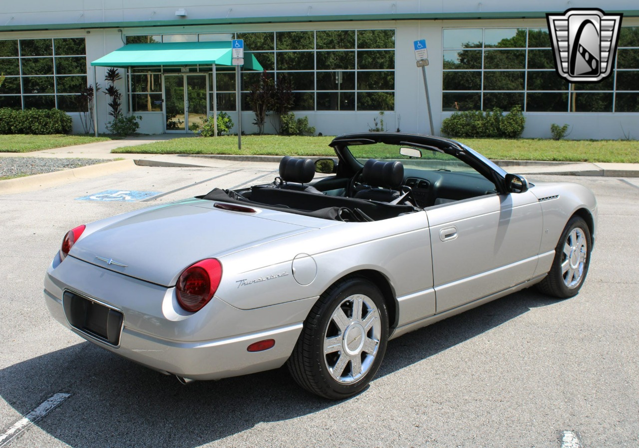 2004 Ford Thunderbird 17
