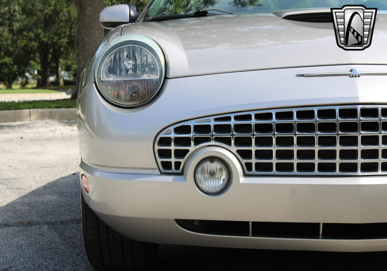 2004 Ford Thunderbird 79