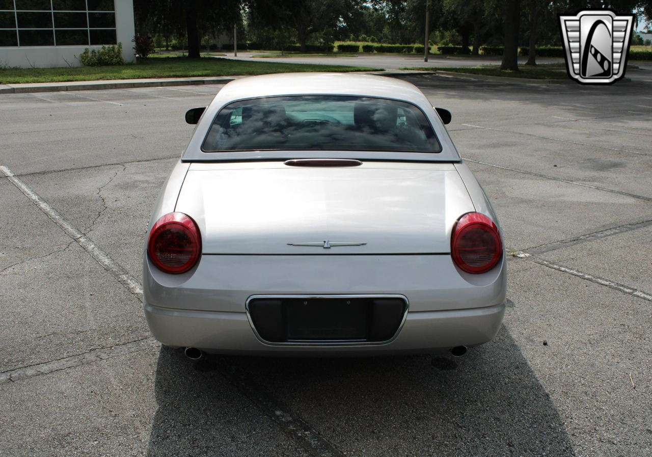 2004 Ford Thunderbird 39