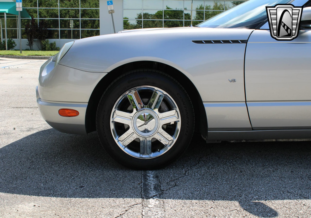 2004 Ford Thunderbird 14
