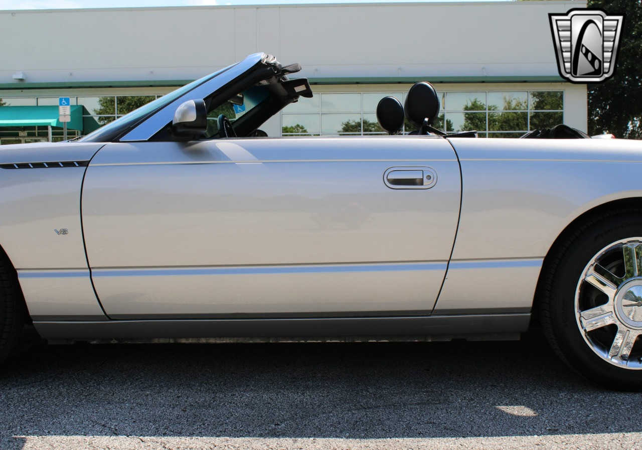 2004 Ford Thunderbird 81