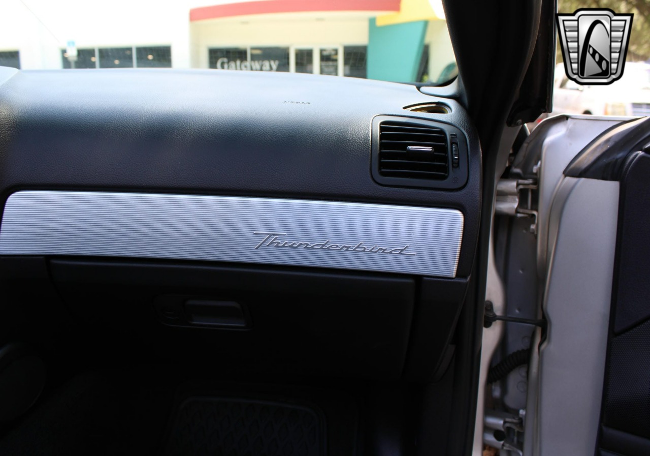 2004 Ford Thunderbird 24