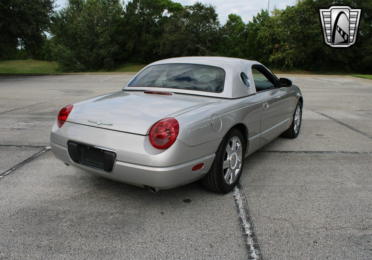 2004 Ford Thunderbird 41