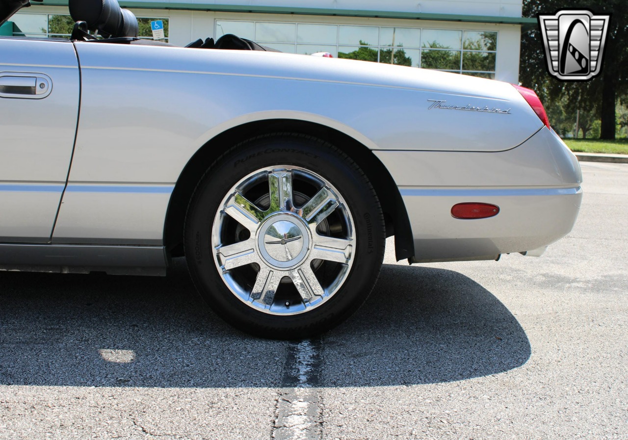 2004 Ford Thunderbird 15