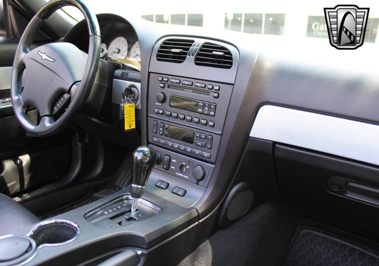 2004 Ford Thunderbird 25