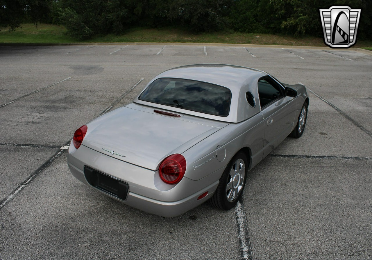 2004 Ford Thunderbird 42