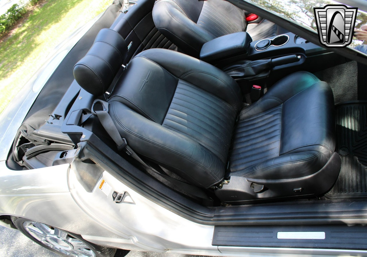 2004 Ford Thunderbird 26