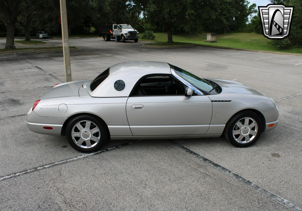 2004 Ford Thunderbird 4