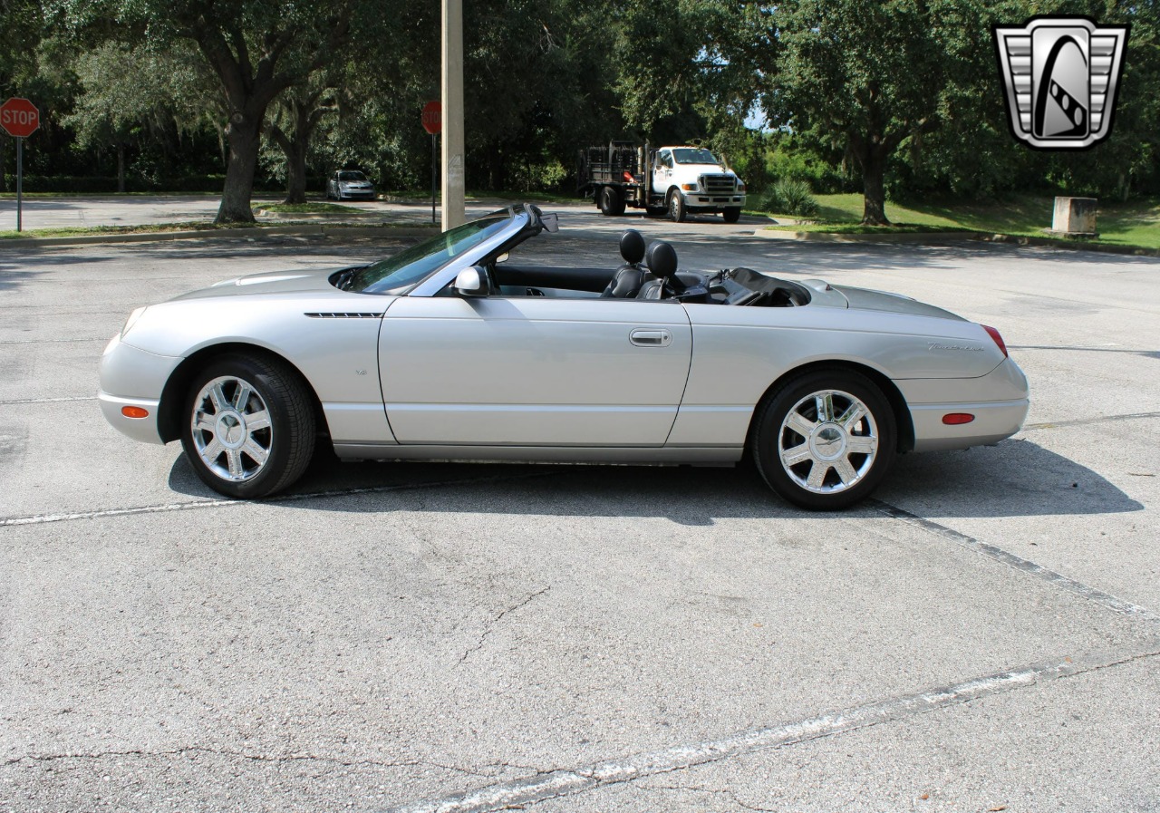 2004 Ford Thunderbird 8