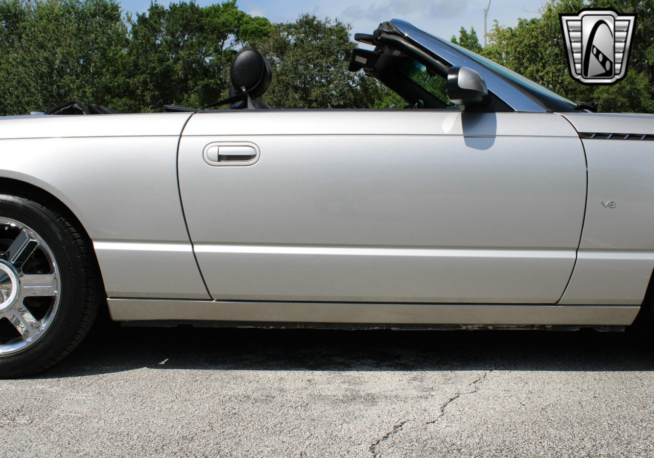 2004 Ford Thunderbird 85