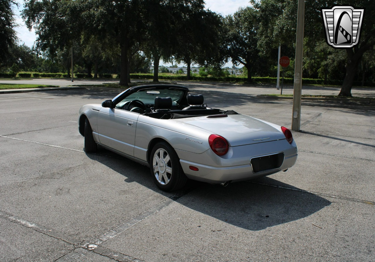 2004 Ford Thunderbird 9